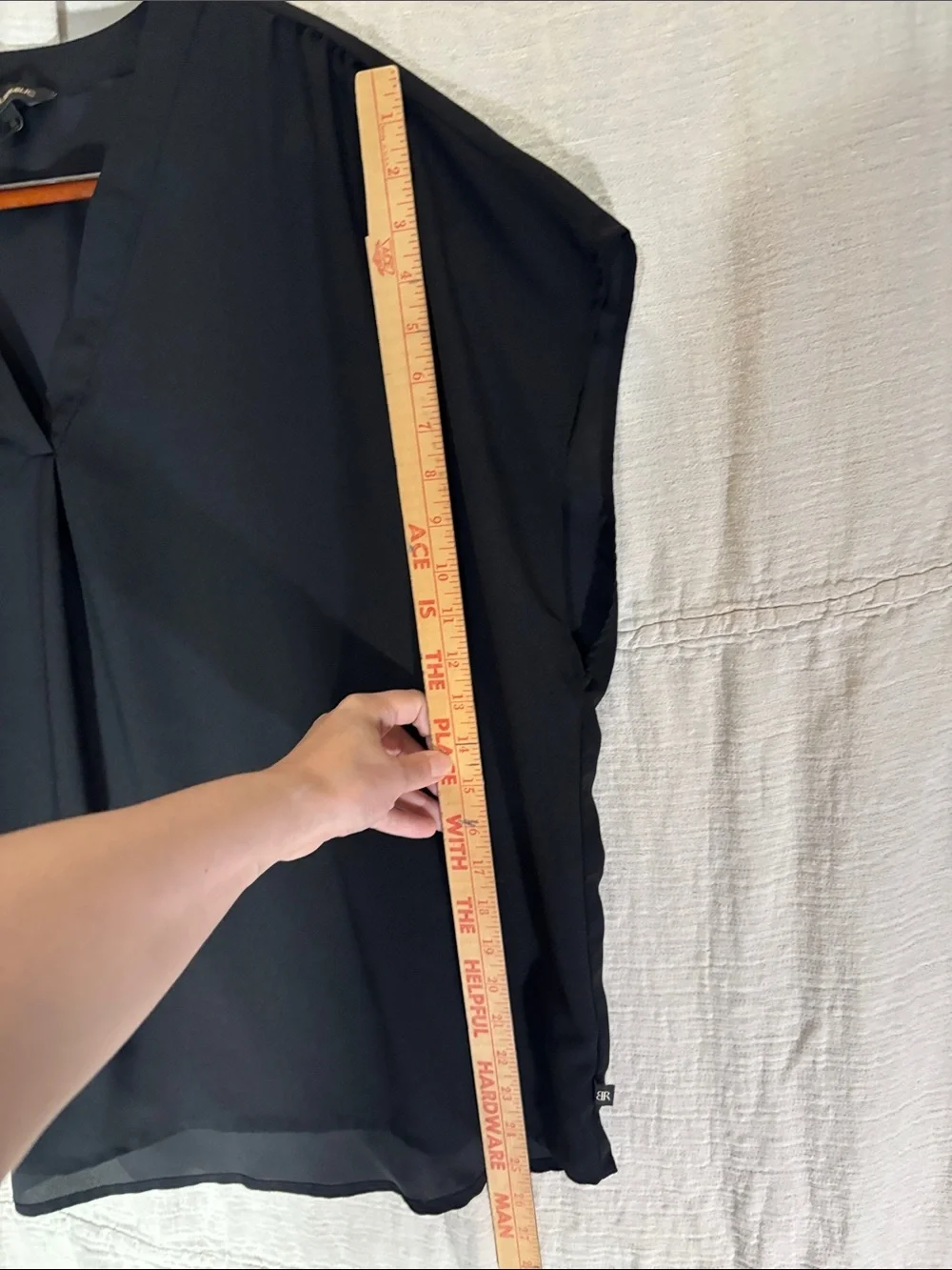 Banana Republic Black V-Neck Flowy Cap Sleeve Blouse